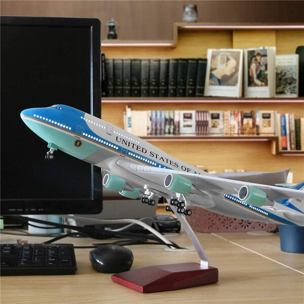 24-Hours Avion moulé sous Pression pour Adultes avec lumière LED (contrôle Tactile ou du Son) 45,7 cm à l'échelle 1:130 Jet United States Air Force One B747