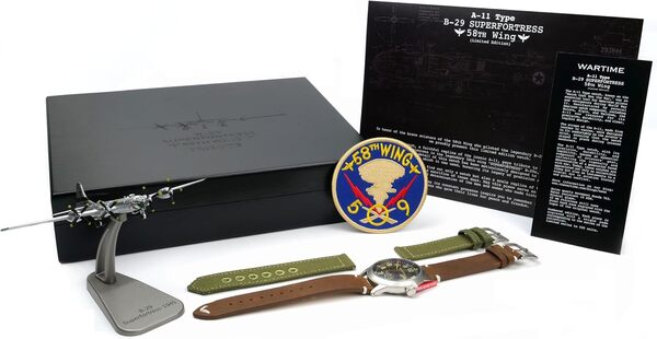 WTI WORLD TIME INTERNATIONAL Montre d'aviateur Militaire Inspirée par Le A-11 de la Seconde Guerre Mondiale : Édition Vintage Limitée et Numérotée pour Collectionneurs avec Extras Inclus