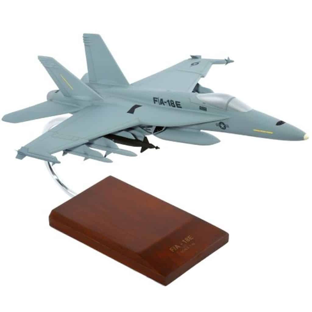 Test de la maquette Mastercraft F/A-18E Super Hornet 1/48