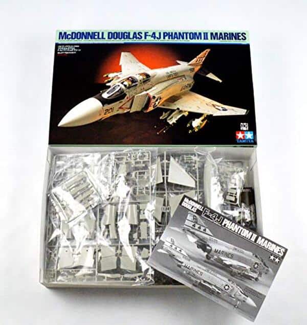 Analyse détaillée de la maquette Tamiya MC Donnell F-4j Phantom : caractéristiques, montage et astuces de modélisme pour réussir votre projet.