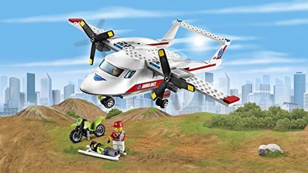 Découvrez l'avion de secours Lego City 60116 : explorez ses fonctionnalités, savourez l'expérience de construction et vivez des aventures palpitantes avec ce set captivant