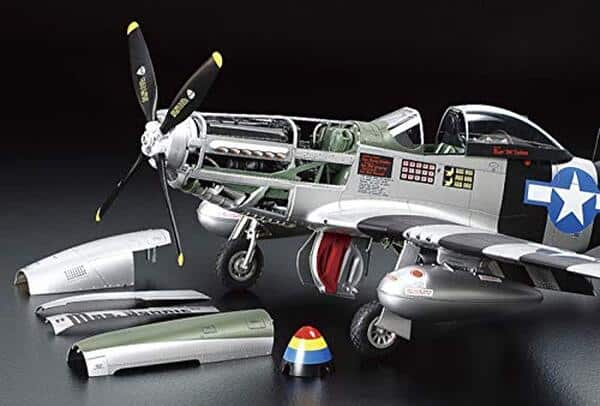 Découvrez la maquette P-51d/k Mustang Pacifique de Tamiya : un voyage fascinant dans l'univers du modélisme, entre précision et passion, pour les amateurs d'aviation et de détails historiques.