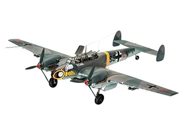 Découvrez notre évaluation détaillée du modèle réduit Messerschmitt Bf110 C-7 à l'échelle 1/32 par Revell : qualité, montage et astuces pour les passionnés d'aéromodélisme.