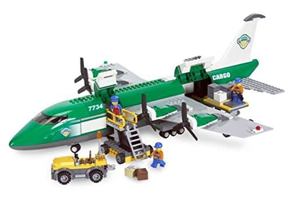Découvrez notre test complet du Lego City 7734, l'avion cargo qui promet des heures de jeu et d'exploration aux petits passionnés de construction et d'aventure.