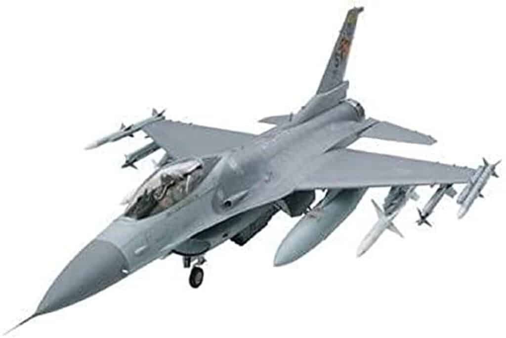 Test de la maquette Tamiya F-16CJ Fighting Falcon