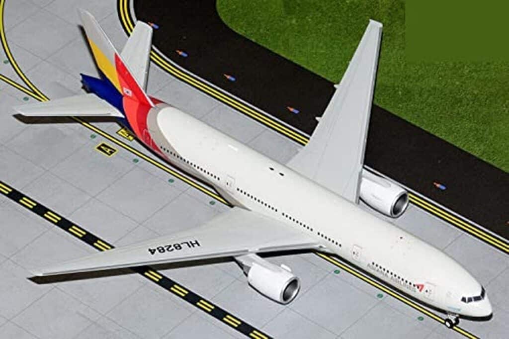 Test : miniaturisation de l'Asiana Boeing 777-200ER par GeminiJets