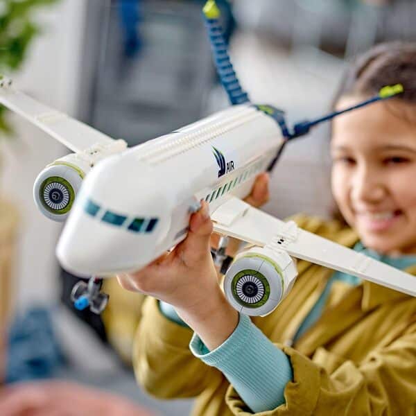 Découvrez notre test détaillé de la maquette d'avion de ligne lego 60367 city pour l'aéroport : un bijou de construction offrant des heures de divertissement aux passionnés de lego et d'aviation.