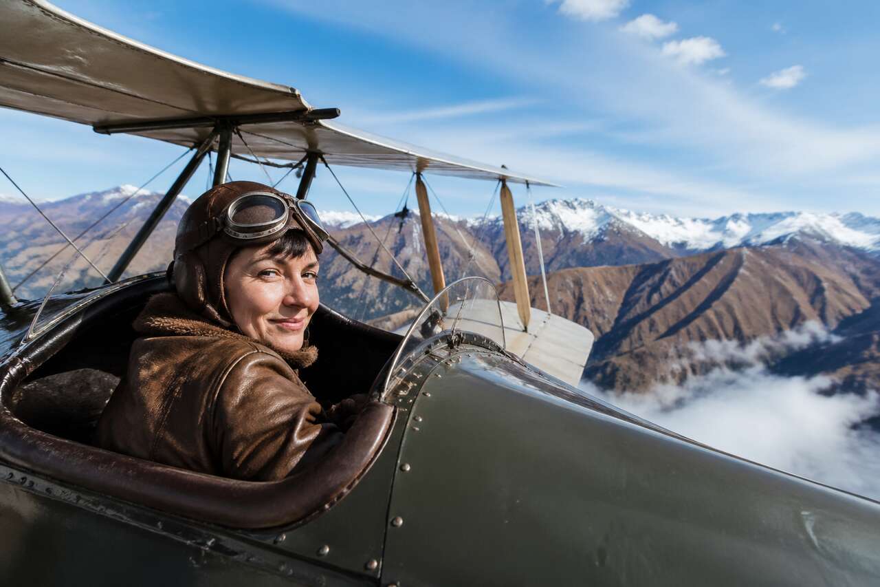 Adrienne Bolland : tout connaître sur cette aviatrice audacieuse qui a conquis la cordillère des Andes