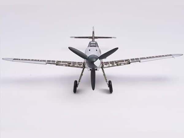 Découvrez notre test complet de la maquette d'avion Messerschmitt BF109G Artesanía Latina 1 : 16. Avis détaillé, conseils de montage et photos du résultat final. 
