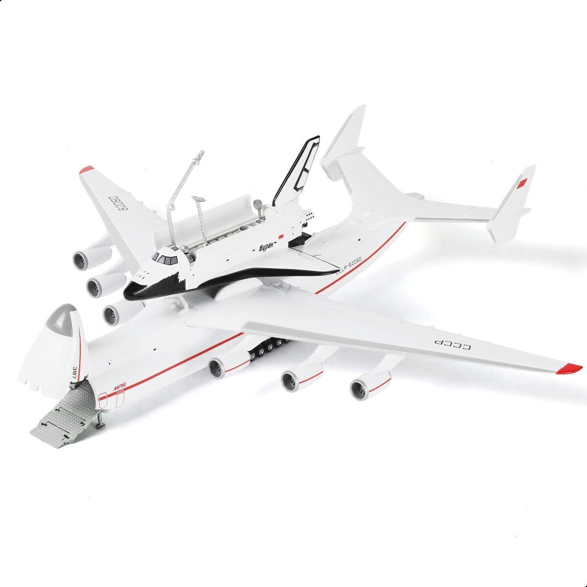 Test : maquette Nuotie Antonov AN-225 Mriya 1 : 200