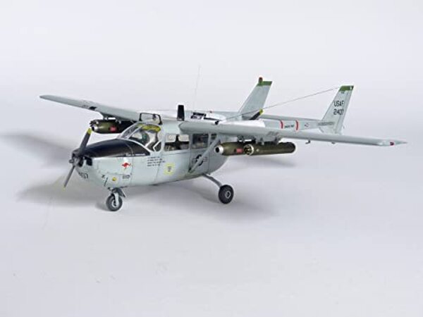 Découvrez notre test complet de la maquette ICM O-2A Skymaster au 1 : 48. Avis, montage étape par étape et photos du modèle réduit fini. 