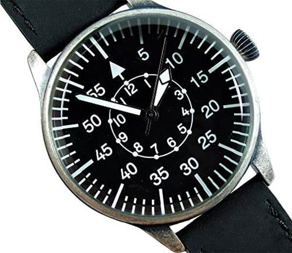 Découvrez notre test détaillé de la montre d'aviateur rétro Mil-Tec noire : design vintage, fiabilité et performance au poignet. 