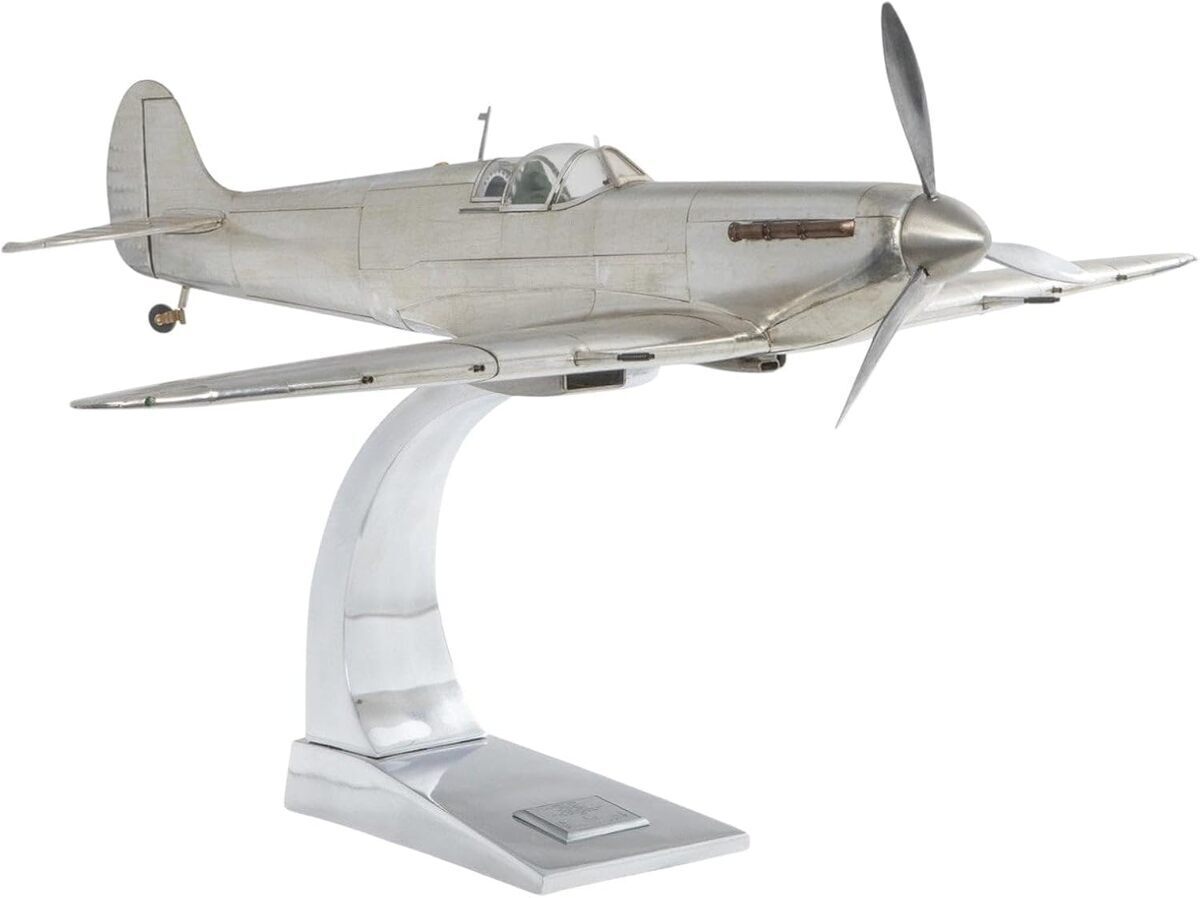 Test maquette Spitfire : métal sur bois