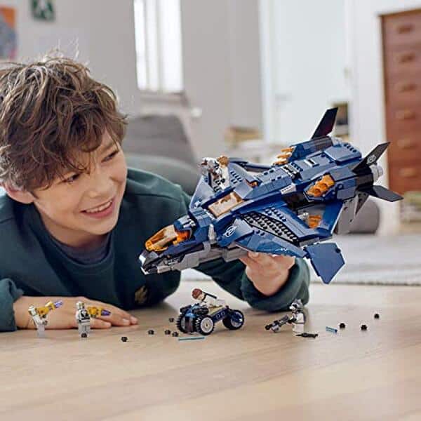 Découvrez notre test complet du set Quinjet des Avengers LEGO Marvel Super Heroes 76126 : caractéristiques, pièces, minifigurines et notre avis détaillé.
