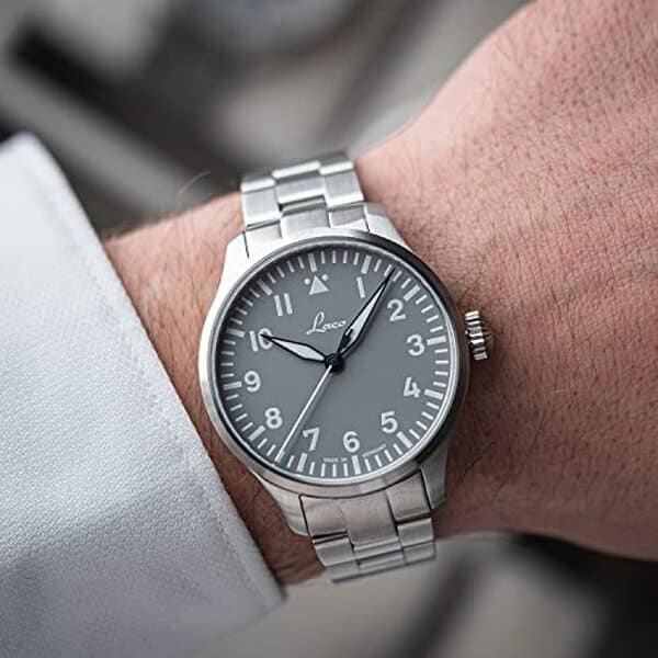 Découvrez notre test détaillé de la montre Laco aviateur automatique : caractéristiques, performances et avis d'expert sur ce garde-temps haut de gamme.