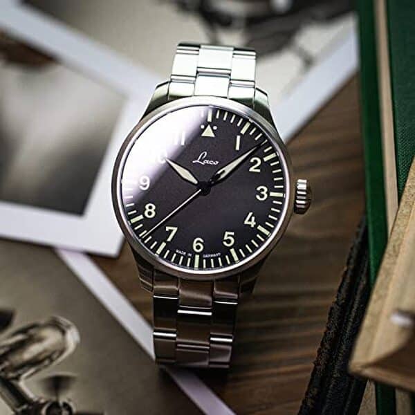 Découvrez notre test complet de la montre automatique Laco Augsburg 39 MB : design, performances et verdict sur cette pièce d'horlogerie allemande. 