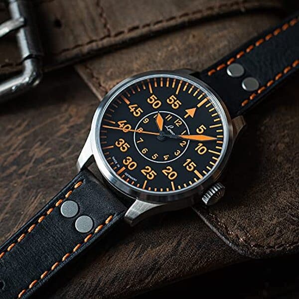 Découvrez notre avis détaillé sur la montre d'aviateur automatique Laco en acier inoxydable : fiabilité, design et performance de ce modèle de luxe.