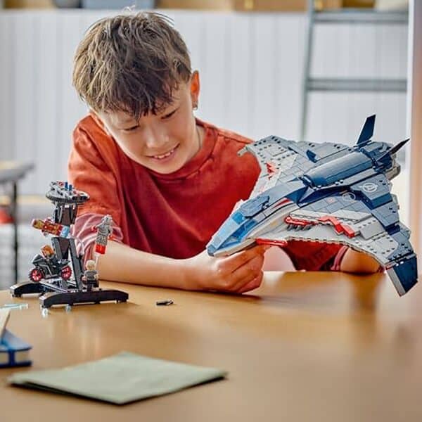 Découvrez notre test complet du set lego Marvel Quinjet Avengers l'Ère d'Ultron 76325 : qualité, pièces et verdict d'achat.